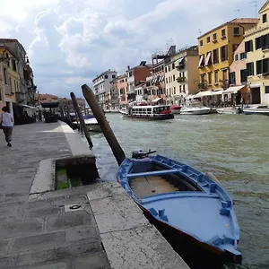 Apartamento Calle Rielo Great Canal View, Venecia